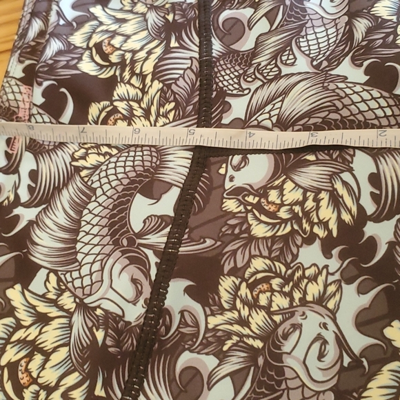 Feed Me Fight Me koi fish leggings size small - Picture 8 of 9